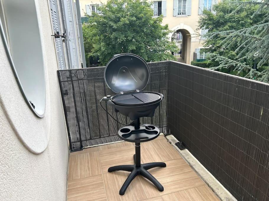 Once Upon A Time - 7Min From Disneyland - Free Private Parking - Self Checkin - Balcony - Barbecue Magny-le-Hongre Exterior photo